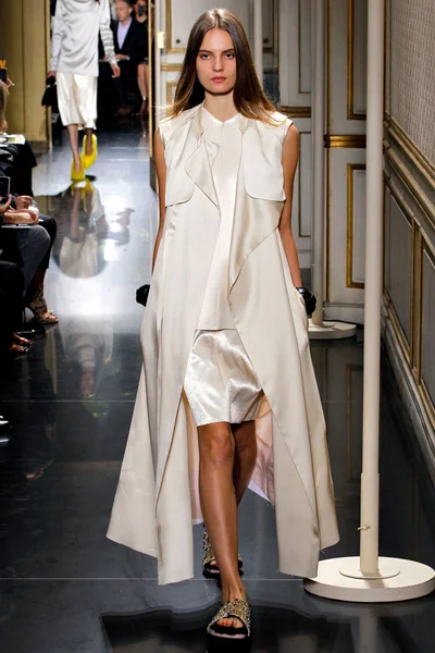 Look 24